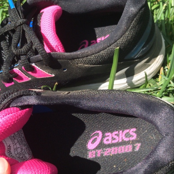 Like-New ASICS Sneakers - Picture 3 of 5